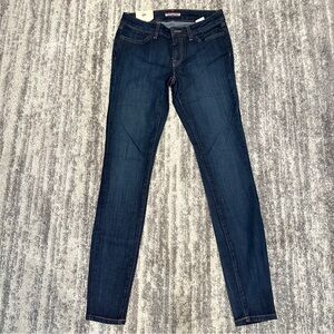 NWT Tommy Hilfiger Super Stretch Skinny Legging Jeans in Dark Blue Color sz 2